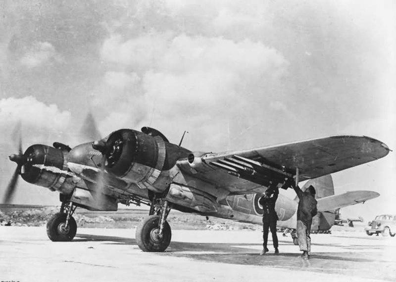 Bristol_Beaufighter_Mk_VI_C_with_rockets.jpg