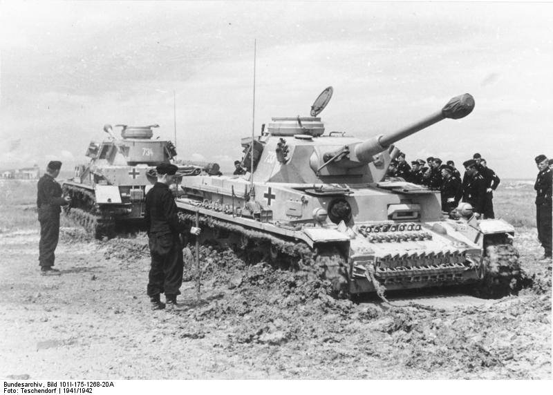 Bundesarchiv_Bild_101I-175-1268-20A%2C_Griechenland%2C_Panzer_IV.jpg