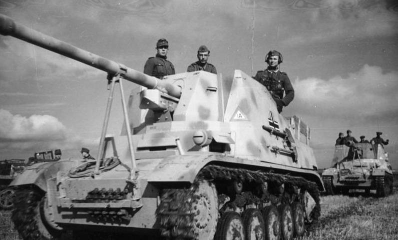 Bundesarchiv_Bild_101I-197-1238-16%2C_Russland-Mitte%2C_Panzerj%C3%A4ger_%22Marder_II%22.jpg