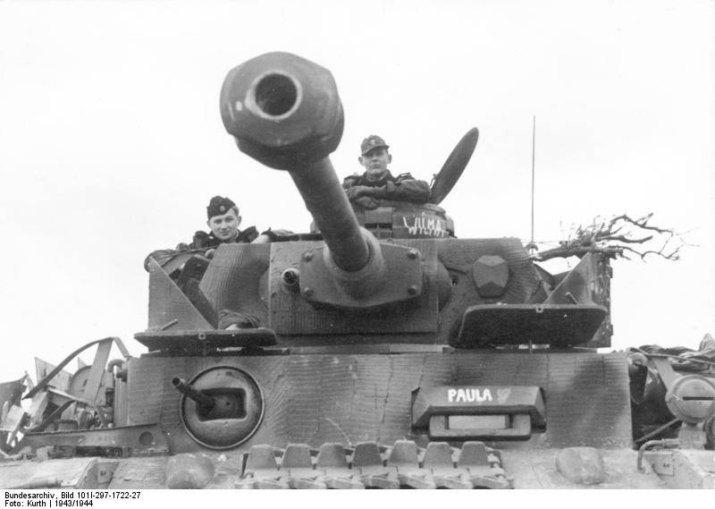 Bundesarchiv_Bild_101I-297-1722-27%2C_Im_Westen%2C_Panzer_IV.jpg