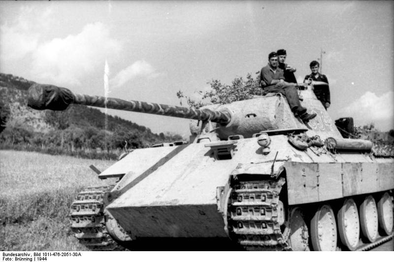 Bundesarchiv_Bild_101I-476-2051-30A%2C_Italien%2C_Panzer_V_%28Panther%29.jpg