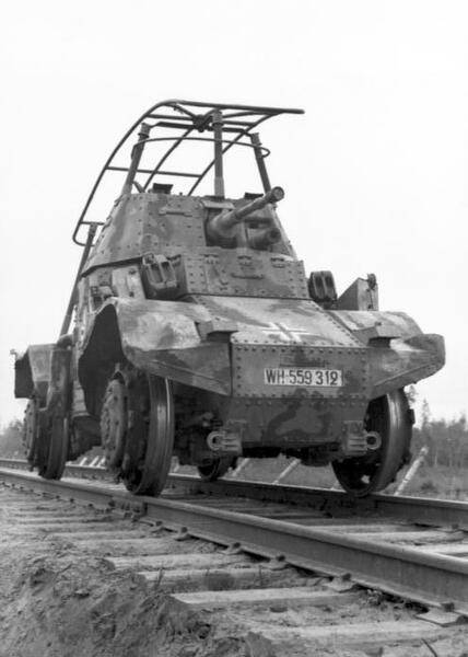 Bundesarchiv_Bild_101I-639-4252-20A%2C_Im_Osten%2C_Schienen-Sp%C3%A4hpanzer_Panhard_P178.jpg