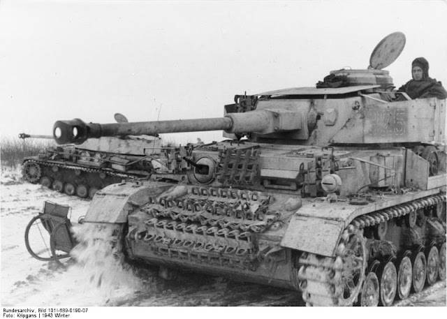 Bundesarchiv_Bild_101I-689-0190-07%252C_Russland%252C_Panzer_IV.jpg