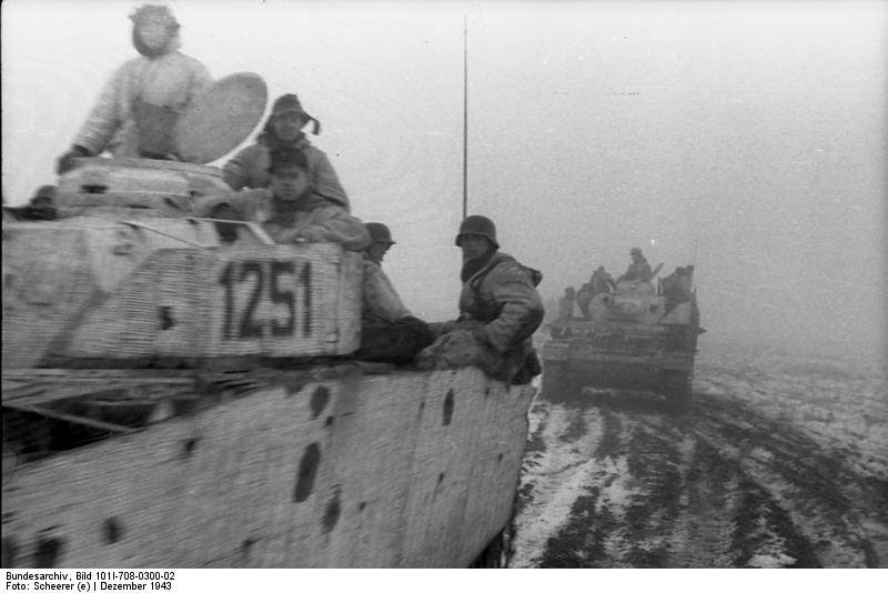 Bundesarchiv_Bild_101I-708-0300-02%2C_Russland-S%C3%BCd%2C_Panzer_IV_in_Fahrt.jpg