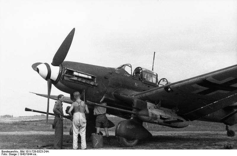 Bundesarchiv_Bild_101I-728-0323-24A,_Flugzeug_Junkers_Ju_87.jpg