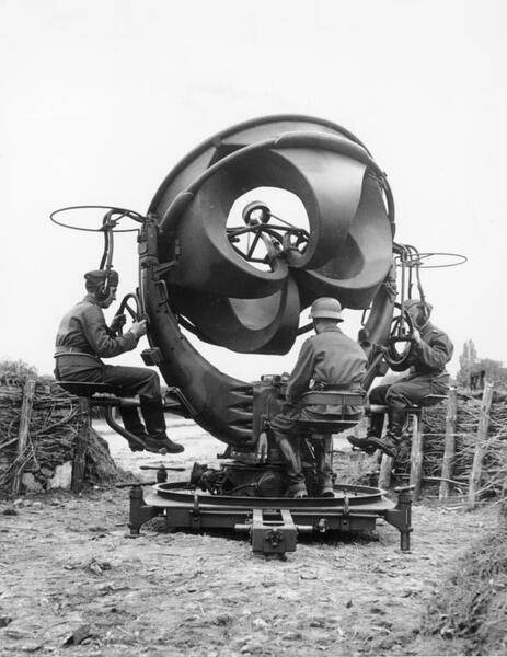 Bundesarchiv_Bild_183-E12007%2C_Horchger%C3%A4t_der_Flak_bei_Berlin.jpg