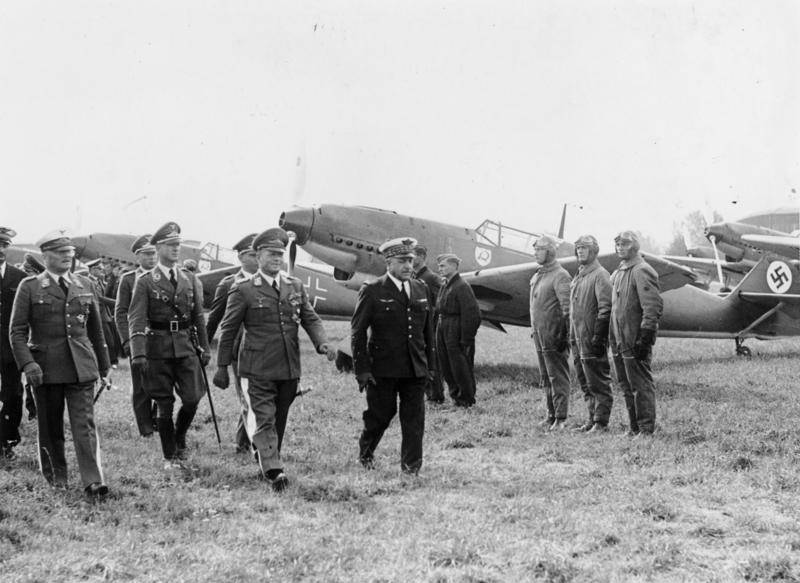 Bundesarchiv_Bild_183-H10840,_General_Vuillemin_bei_deutscher_Luftwaffe.jpg