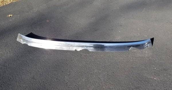 Charger windshield trim lower.jpg