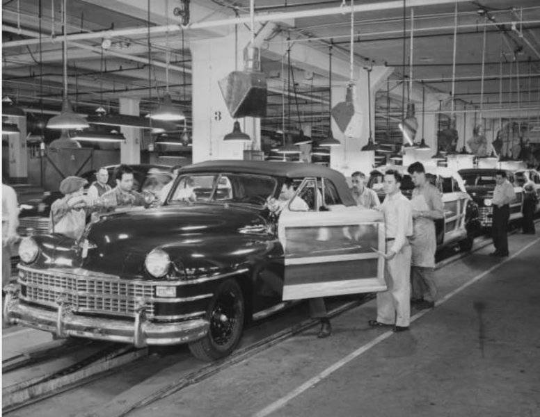 Chrysler New Yorker Town & Country Convertibles on the production line at the Jefferson Avenue...jpg