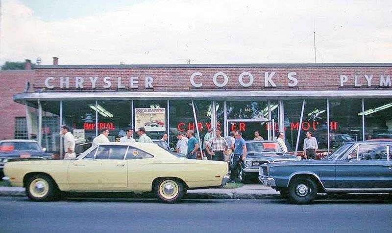 Chrysler Plymouth dealer 1969.jpg