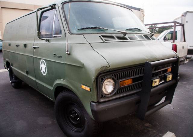 classic-van-dodge-tradesman-100-b100-1972-318-assault-vehicle-military-green-1.jpg