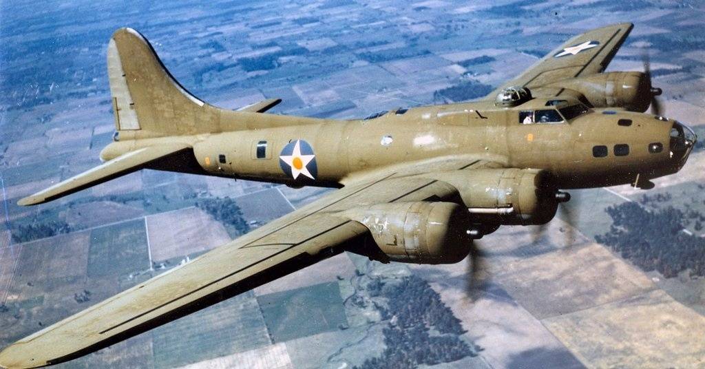 color_photographed_b-17e_in_flight.jpg