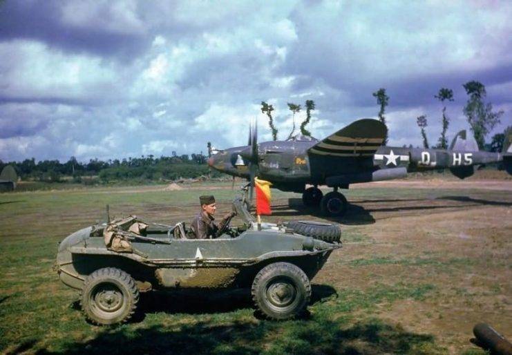 colorized-p-38-of-the-392nd-fs-with-a-schwimmagen-in-the-foreground-1944-france-741x514.jpg