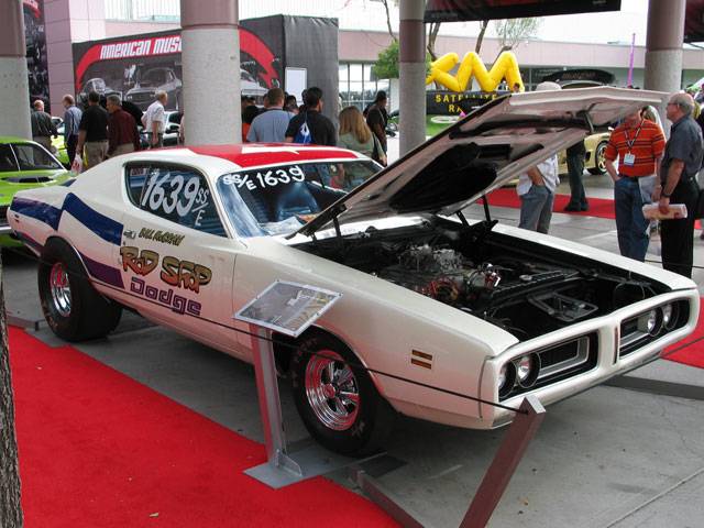 cragar_ss_hdrp_sema_2006_13_z+1971_dodge_charger+side_view.jpg