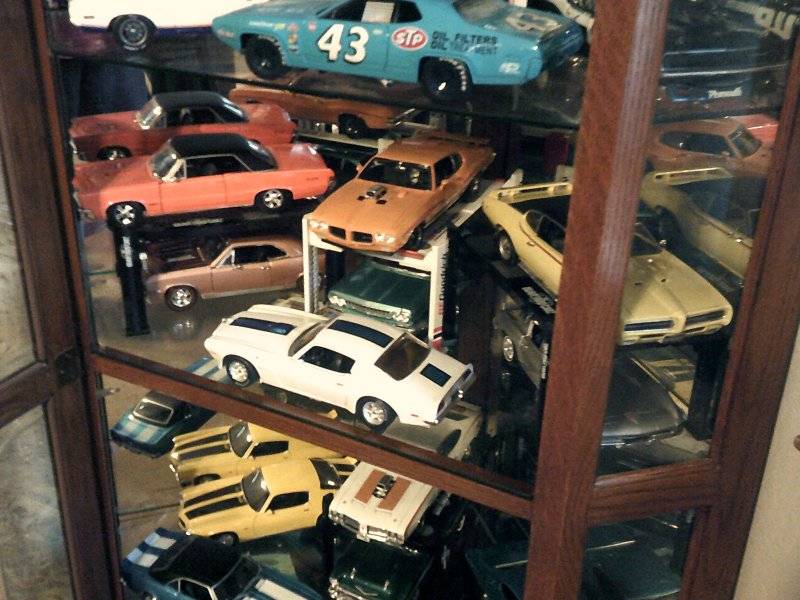 Die-cast cars curio cabeinet 006.JPG