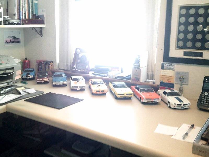 Diecast collection desk & shelf latest 001.JPG