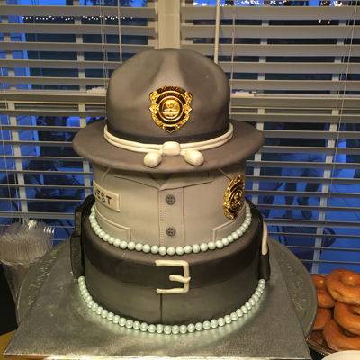 dn001.cakecentral.com%2Fgallery%2F2016%2F08%2F400x400_state-trooper-celebration-cake-964174F61eO.jpg