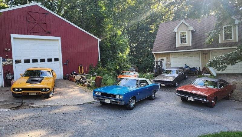 Dodge '68 Hemi Coronet RT convertible (center).jpg