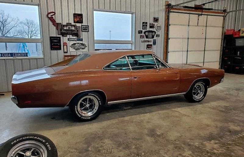 Dodge '69 Charger SE (4).jpg