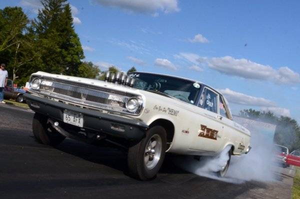 dodge-hemi-madness-front-three-quarter-burnout.jpg