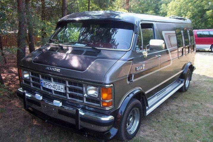 dodge-ram-van-1990-5.jpg