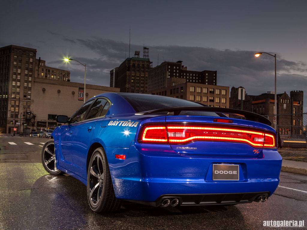 dodge_charger_daytona_2012_02_s.jpg