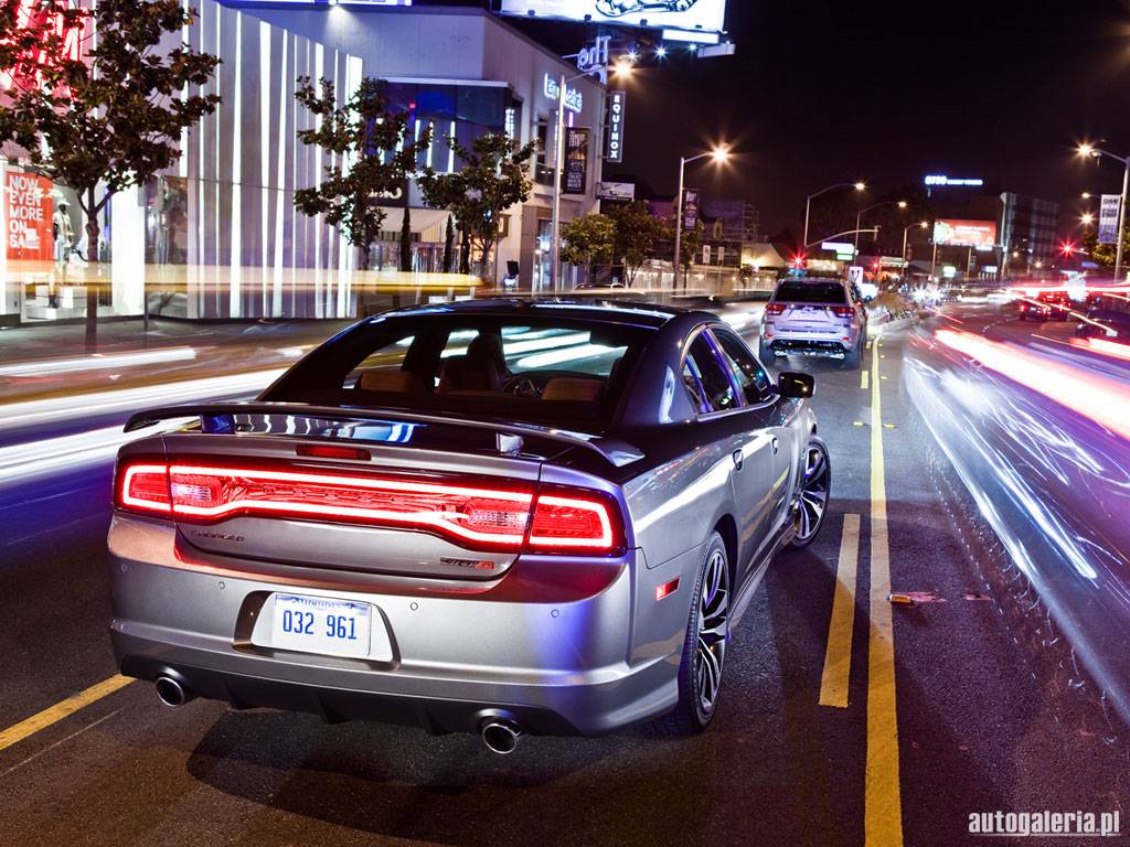 dodge_charger_srt-8_2011_08_s.jpg