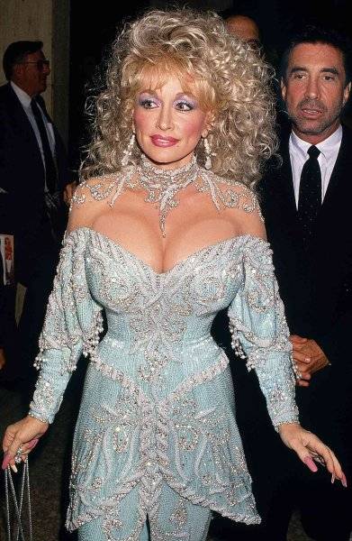 dolly-parton-3-2400-1-2000-4c27eb7934d444838b9402be8df56c0a.jpg