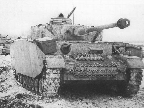 e18d4e8c5c45ab8952b4efe43637079f--ww-tanks-panzer-iv.jpg