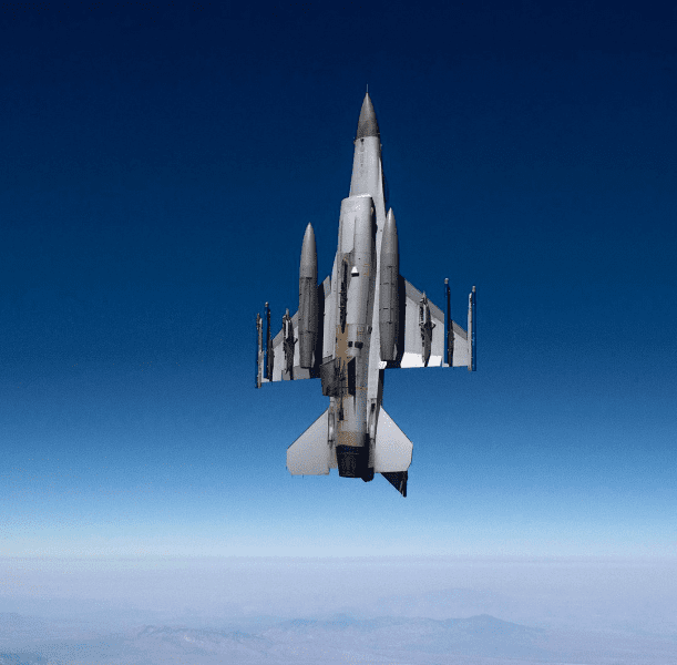 F16_vertical_climb.png