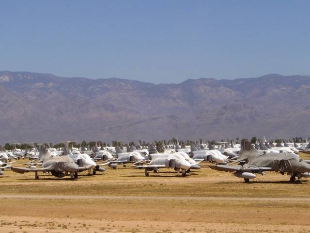 f4-phantoms-parked-davis-monthan-afb-amarg.jpg