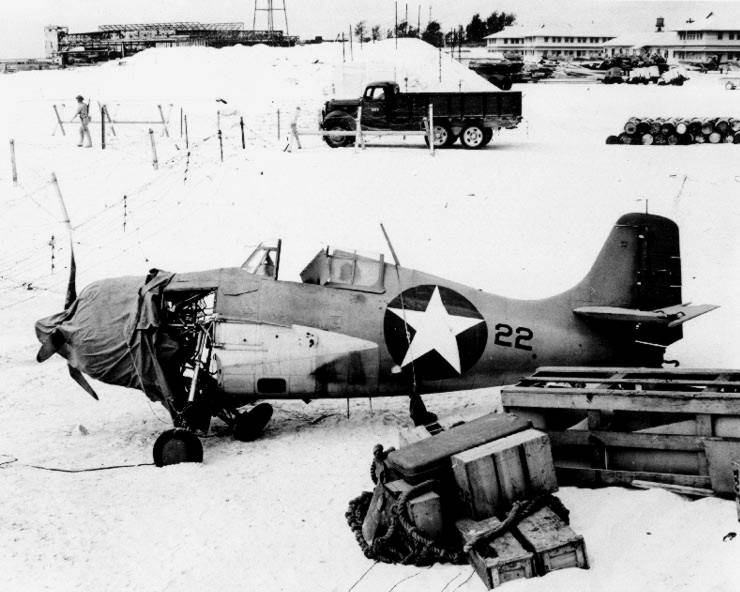 F4F-3_wrecked_at_Midway_June_1942.jpg