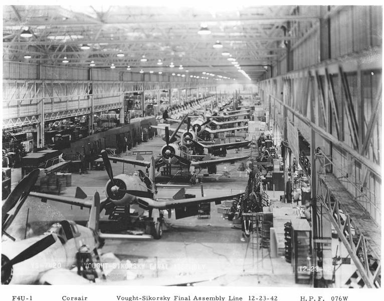 F4U-1CorsairbeingmadeontheVought-Sikorskyfinalassemblyline_z.jpg