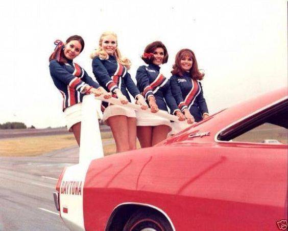 ff4bb6d0dc8b4b96ded798bd48540a54--dodge-daytona-vintage-girls.jpg