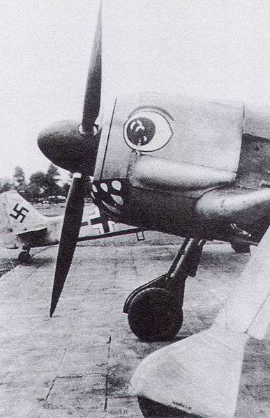 Focke-Wulf-Fw-190A-7.JG1-Harry-Koch-France-1942-01.jpg