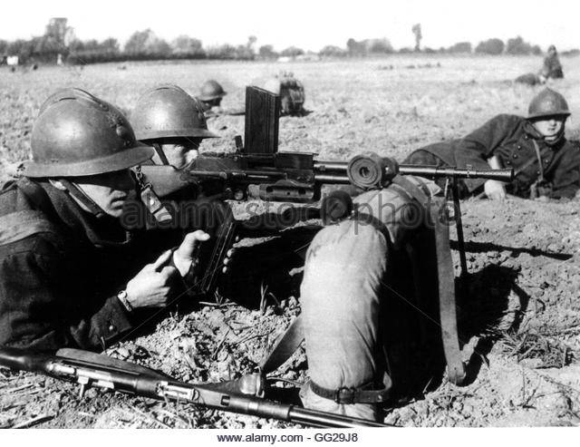 french-army-soldiers-with-light-machine-guns-on-the-front-october-gg29j8.jpg