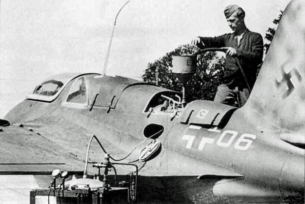 fueling-me-163-komet.jpg