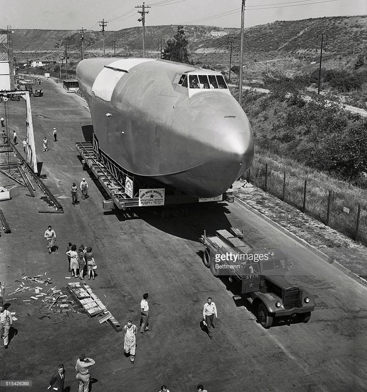 fuselage-of-howard-hughes-spruce-goose-leaving-hangar-picture-id515426368.jpg