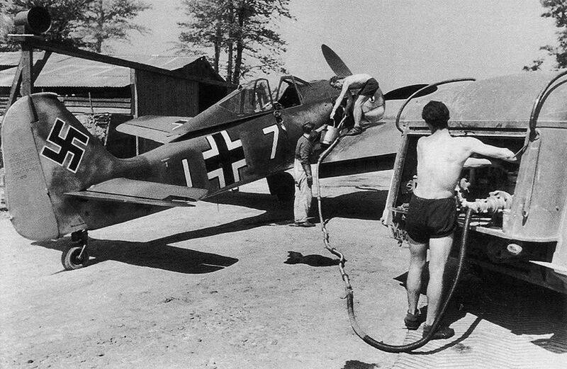 Fw190-fuel-Theville.jpg