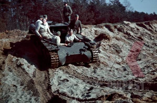 gen-i-panzer-1-tank-turretless-training-model-wehrmacht-training-ground-germany-1940-school-8525.jpg