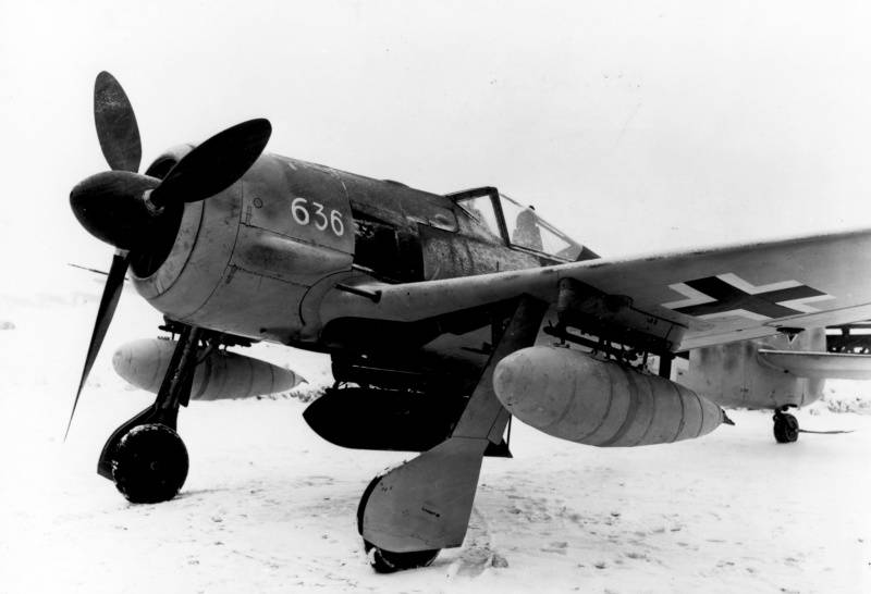 germanskiy_fw_190_1943.1ipd7firr0u800s0cscws0o8k.ejcuplo1l0oo0sk8c40s8osc4.th[1].jpg