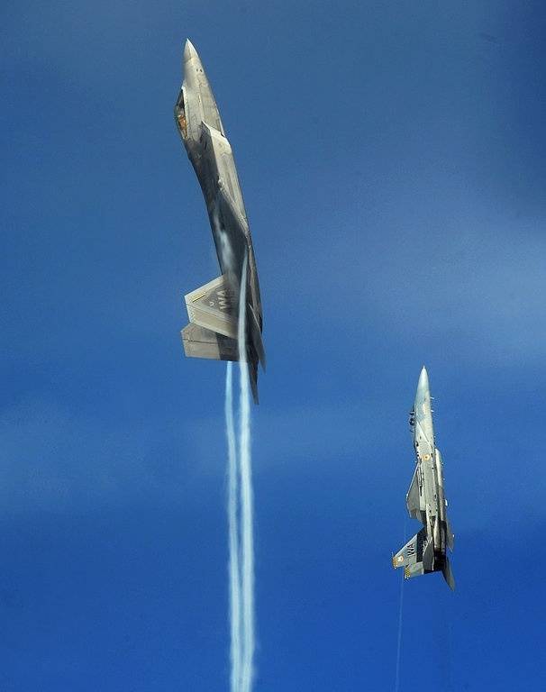 going-vertical-f-22-f-15.jpg