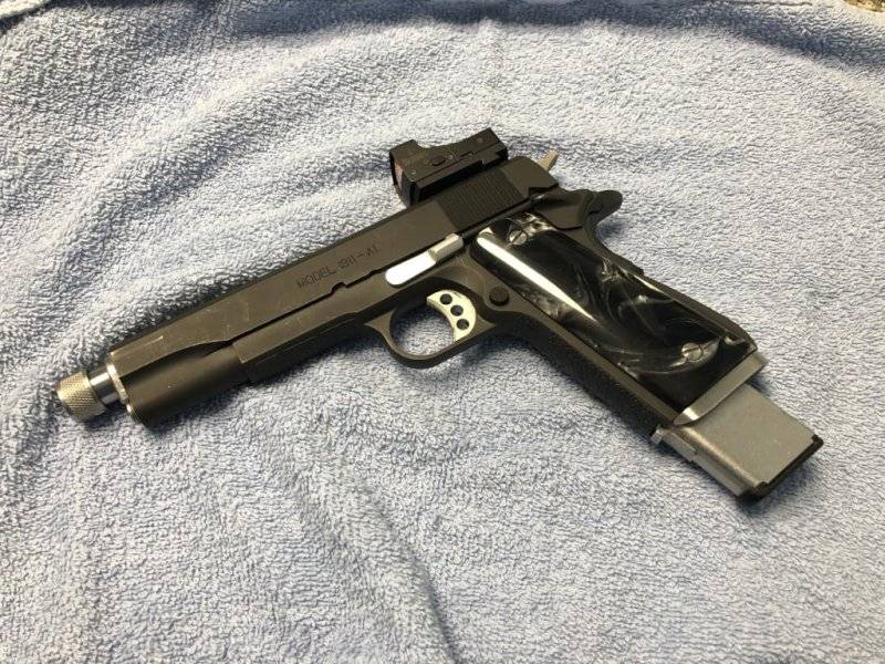 Gun Colt 1911 A1 .45acp custom grips magwell ext. 10 rd mag & optic on top.jpg