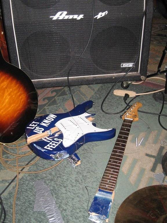 Hank's_-_Shattered_Guitar.JPG