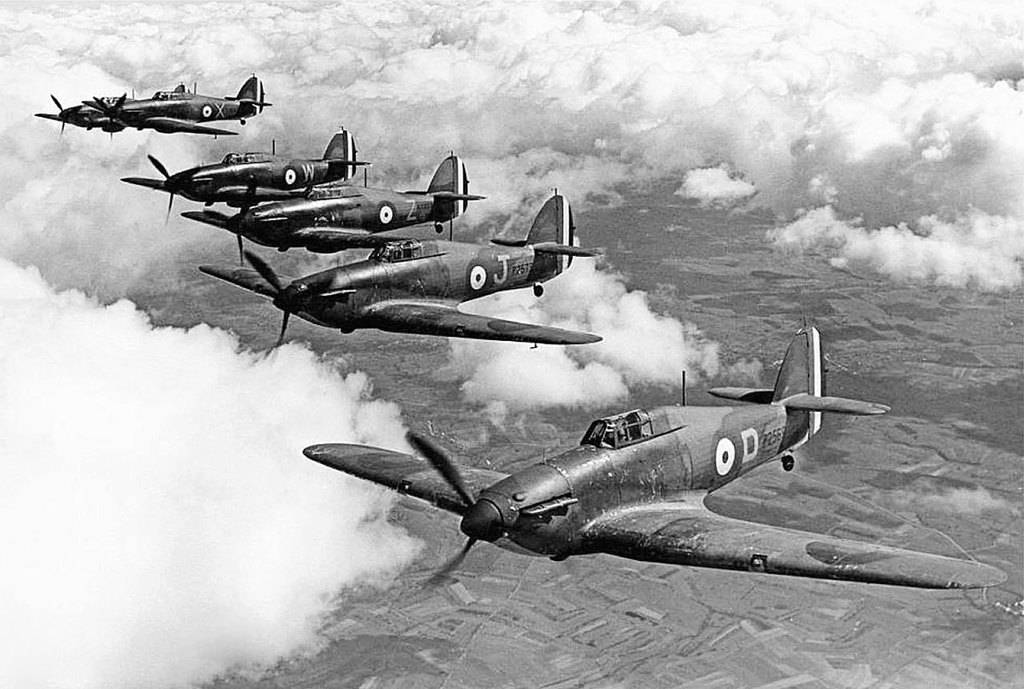 Hawker-Hurricane-MkI-RAF-73Sqn-in-formation-over-France-April-1940-01.jpg