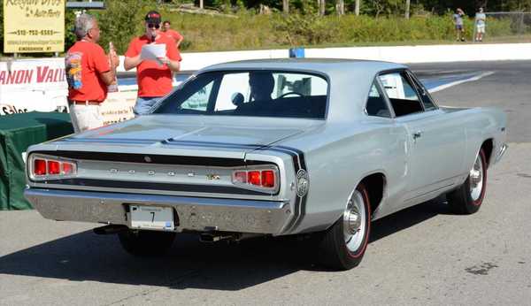 hemmings-daily-u-rare-muscle-cars-dodge-super-bee-hemi-snags-best-in-show-at-hemmings.jpg