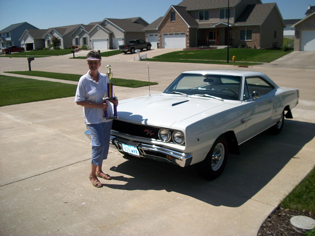 home with best mopar award camaro show 5 2010.jpg