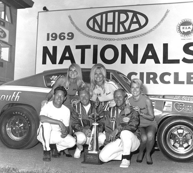 Hurst Girls Nikki Phillips, Linda Vaughn & Marsha Bennett with Jake King, Buddy Martin & Ronni...jpg