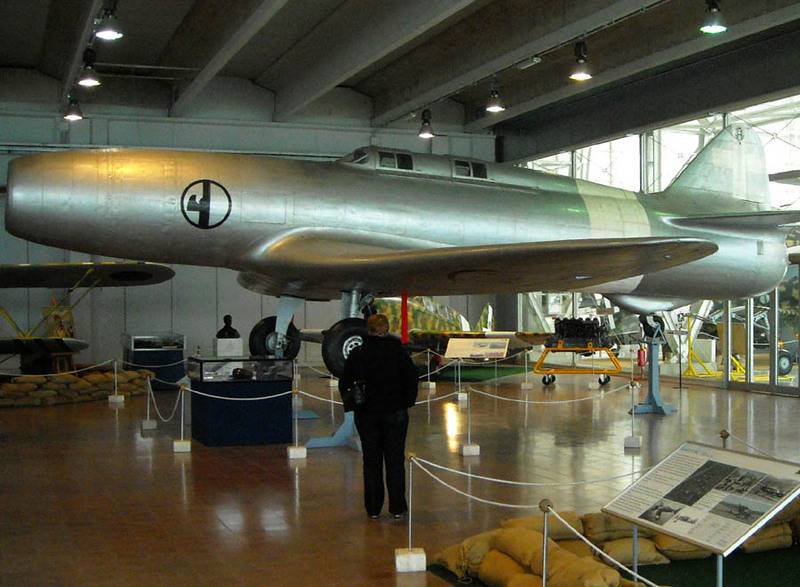 Italian_Air_Force_Museum_2010_13.jpg