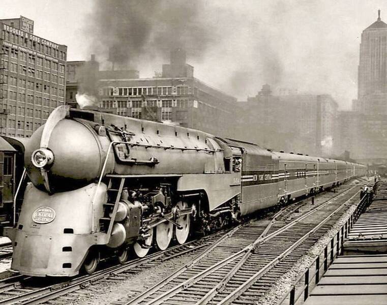 ited-train-new-york-central-chicago-new-york-service-new-streamlined-engine-leaving-chicago-1938.jpg